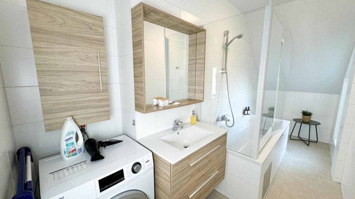Free Parking - Cityview - Rooftop-terrace - Station Apartment